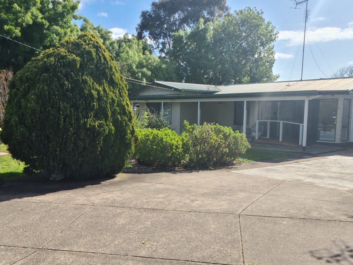 The clinic building at 20 Princess Street in Drysdale.